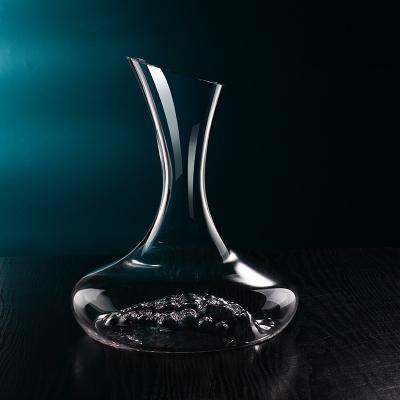 China Eco Friendly Crystal Glass Enjoy Diagonal 1.8L Grape Decanter For Family Parties for sale