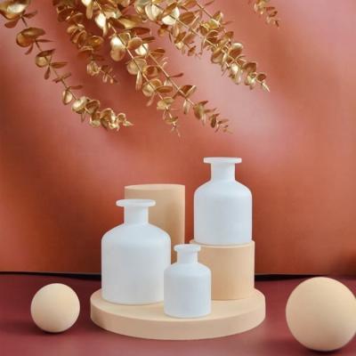 China 200ml Aroma Reed Diffuser Bottle Empty Round Shape Custom Color for sale