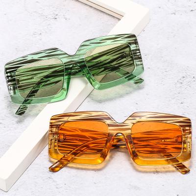 China New Fashion Brand Logo Costom Fashion Sunglasses Rectangular Sunglasses Lady Retro Trendy Sun Glasses For Women 9124 for sale