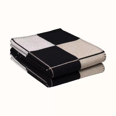 China Anti-static Soft Teaching Coral Fleece Letter Print Blanket For Home Custom Blankets Shear Luxury Fleece Blanket for sale