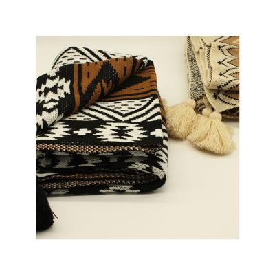 China New Design Portable Custom Anti-Pull Logo Fashion Bohemian Blanket. for sale