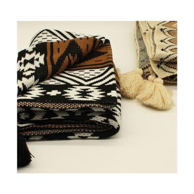 China Anti-pilling Wholesale 100% Acrylic Bohemian Throw Picnic Blanket With Tassel for sale