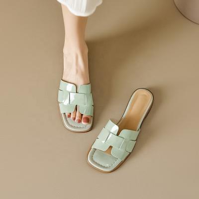 China Latest Lightweight Fashionable Patent Leather Square Toe One Line Summer Breathable TPR Lightweight Soft Single Slipper for sale