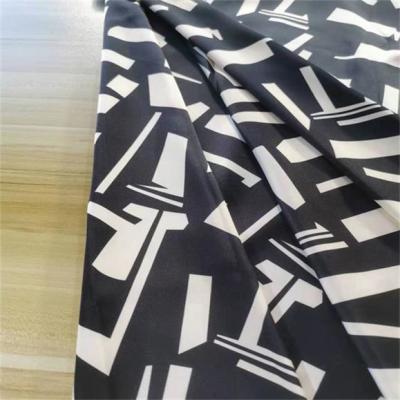 China 95gsm de polyester Gedrukte Gedrukte Chiffon van Spandex van het Stoffensatijn Te koop