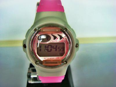 China 100M Waterproof Sporty LCD Quartz Digital Watch For Women for sale