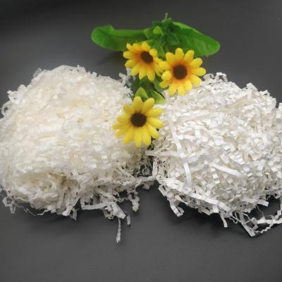 China Disposable factory direct cheap raffia shredded paper confetti fold cut paper shredding filler for sale