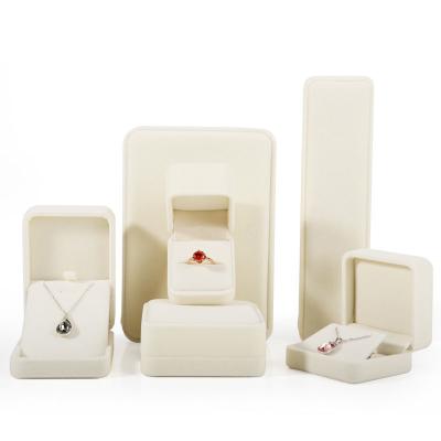 China Hot Selling Plastic Jewelery Boxes Cream Color Velvet Jewelry Boxes for sale