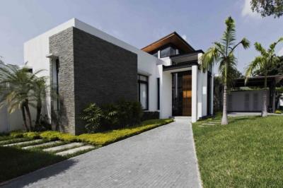 Cina Le case prefabbricate del bungalow, liberano la casa prefabbricata leggera del corredo della struttura d'acciaio di progettazione in vendita