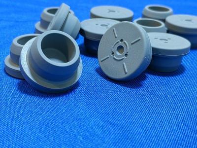 China 13mm 20mm 32mm Medical Use Blue Grey Lyophilization Butyl Rubber Stoppers for glass vial Glass Infusion Bottle for sale