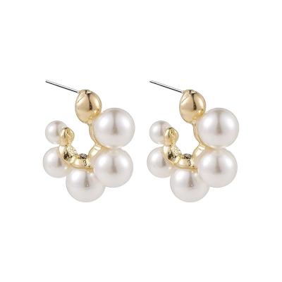 China FASHIONABLE Celebrity Elegant Metal Inlaid Pearl Stud Earrings For Woman Fashion Wedding Party Girl Luxury Unusual Earrings 2020 New Jewelry for sale