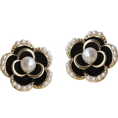 China FASHIONABLE French Jewelry 2021 New Retro Camellia Pearl Stud Earrings Senior Fashion Crystal Elegant Contracted Temperament Women's Earrings for sale