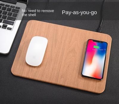 China Hot Selling Mobile Phone Gaming Foldable Leather Mouse Pad With Wireless Charger Stand Fast Charging Mouse Pad for sale