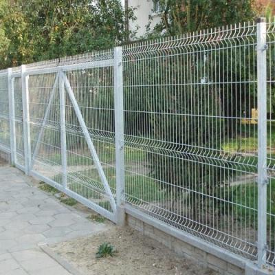 China Easily Assembled Galvanized Bending Triangle Wire Mesh Fence With High Quality for sale