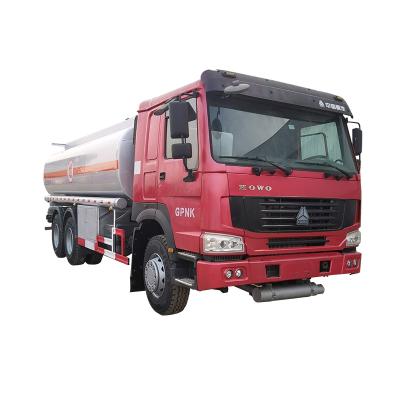 China Sinotruck 20 25 cubic 371hp 375hp diesel fuel tanker truck fuel tanker for sale 21 - 30T for sale