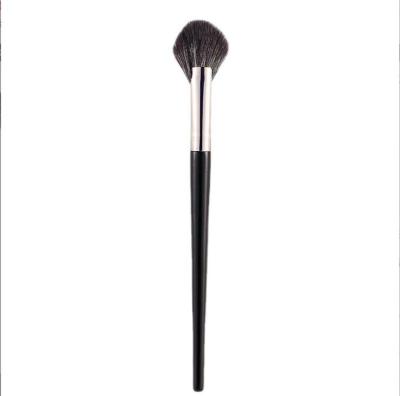 China Cute makeup brush soft highlighter brush blush stiffen makeup brush beauty tool nylon brush hair custom logo for sale