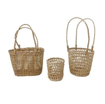 China Indonesian Japanese Woven Small Flower Basket Handmade Straw Woven Craft Flower Picnic Props Tea Storage Basket Minimalist Straw Woven Rattan for sale