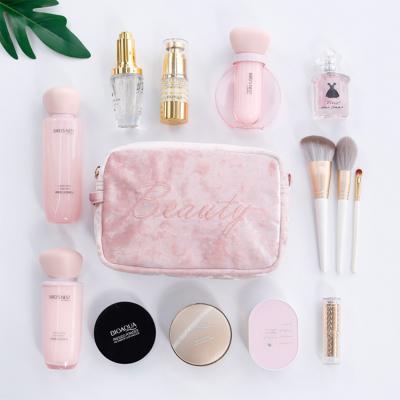 China 2022 Hot Selling Cute Big Link Complexion Pinch Fully Large Capacity Women Beauty Cosmetic Case Fluffy Makeup Bag for sale