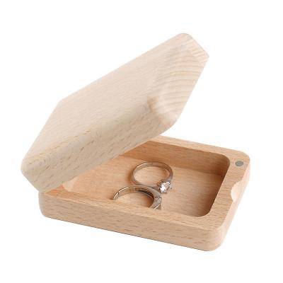 China Handmade Wholesale Wooden Beech Wooden Jewelry Box Rectangle Magnetic Closure Ring Box for sale