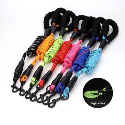 China Thoughtful Pet Wholesale Nylon Leash Muti-color Handle Handy Pet Leash Stocked For Large Dog for sale