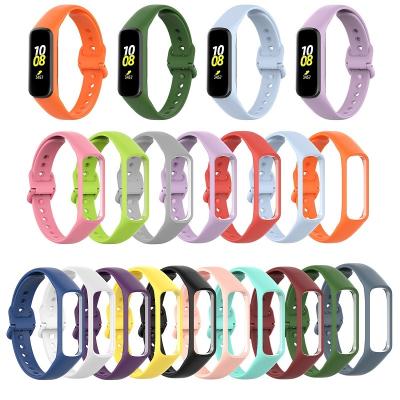 China Soft Silicone Watch Strap Fitness Smart Watch Replacement Band For Samsung Galaxy Fit2 R220 Sport Silicone Watch Strap for sale