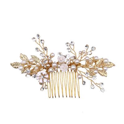 China Beautiful Handmade Hair Jewelry Gold Color Leaf Flower Design Pearl Decorated Wedding Hair Comb For Bridal for sale