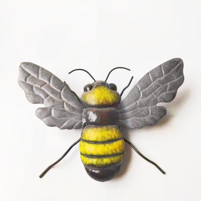 China Custom size and color metal insects, large bees, outdoor garden, hanging, tall table ornaments for sale