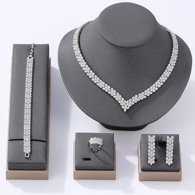 China CLASSIC Trend Jewelry Set Party Accessories Crystal Diamond Necklace Earrings Jewelry Set for sale