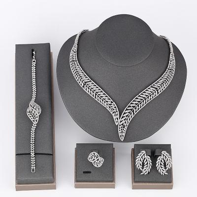 China CLASSIC Charm Fashion Jewelry Set Dubai Copper Wedding Jewelry Diamond Necklace Women Jewelry Set for sale