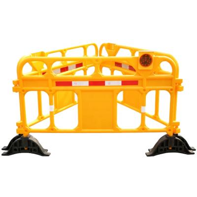 China Reliable Movable Plastic PE Safety Three-hole Crash Iron Roadway Safety Quality Water Filled Barriers for sale