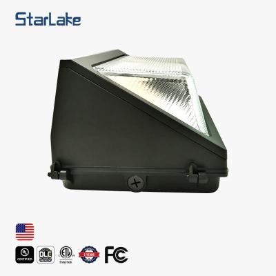 China 10400Lm 130Lm/W Outdoor Wall Lamp Light IP65 Industrial Style Wall Light for sale