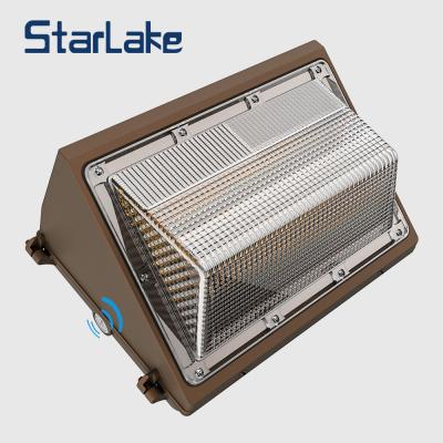 China Commercial LED Wall Pack Lights 150W Wall Mounted High Voltage AC 100-277V for sale