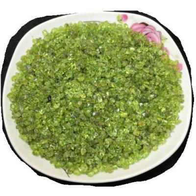 China China Wholesale Peridot Crystal Stone Tumbled Green Rock Chip Healing Gravel Decor for sale