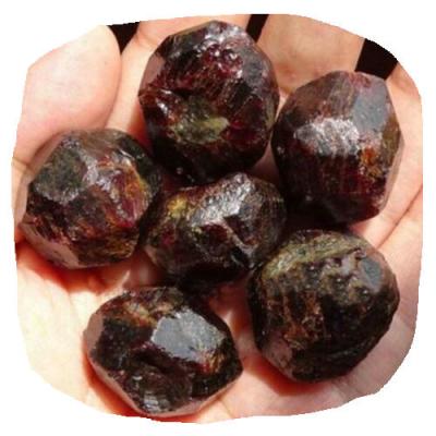 China China Wholesale Garnet Gravel 2-4cm Natural Mineral Crystal Stone/Aquarium Flowerpot Crystal Decoration for sale