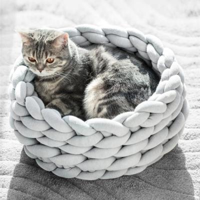 China Enclosed Cave Perch Hideout Cave Pet Bed Chunky Braid Knit Crochet Handmade Foldable Pet Bed Noodle Travel For Small Cat Dog Dropshipping for sale