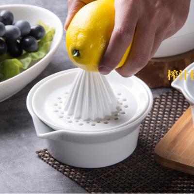 China Viable use creative home chinese style kitchen cheap white glazed high quality fruit/orange ceramic juicer for sale