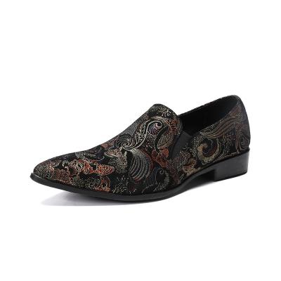 China Fashion Trend Chineses Classic Embroidery Floral Slip On Loafers For Men Casual Shoes Genuine Leather Elastic Band for sale