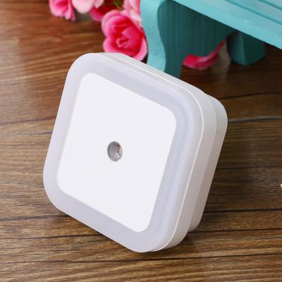 China Room US EU Plug In Square Shape LED Sensor Night Light Lamp With Auto Dusk To Dawn Sensor For Baby Bedroom for sale