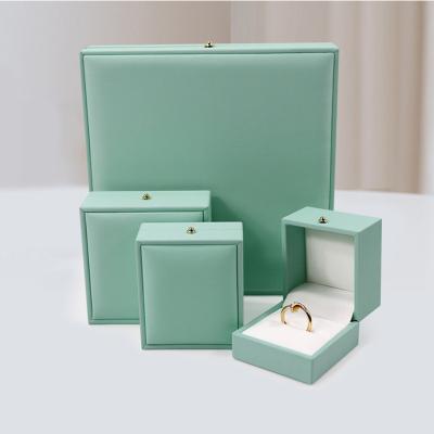 China Eco-friendly Portable Jewelry Box Pu Packing Organizer and Velvet Jade Leather Jewelry Box Ring Necklace Bead Box for sale