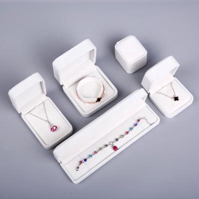 China Free Sample Popular Design Customized Luxury Gray Jewelry Packaging Packaging Eco-Friendly Velvet Necklace Ring Bracelet Jewelry Display Set for sale