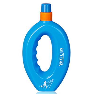 China Sustainable Gym Sports Water Bottle With Handle PE BPA Free Food Grade For Runner Leak Proof Easy To Carry for sale