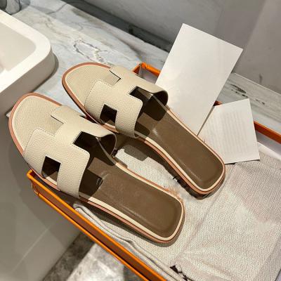 China Wholesale 2022 Latest Designer Beach Casual Slippers Summer Lightweight Fashion Women Casual Flat Luxury Famous Brand Slippers Lady Slippers for sale