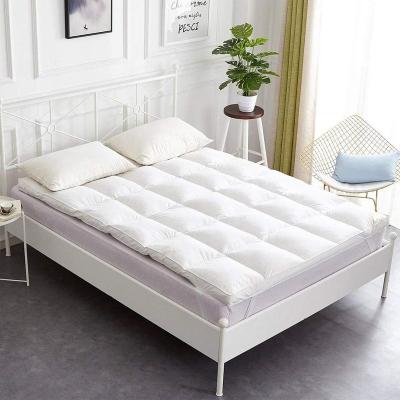 China Duck Feather And Down Mattress 85% Feather/15% Duck Down Waterproof Toppers for sale