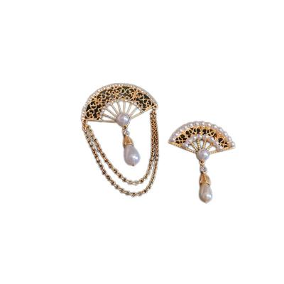 China Helix Shaped Alloy + Rhinestone + Pearl Imitation Pearl Inlaid 18K Gold Plated Alloy Chain Epoxy Resin Brooch for sale