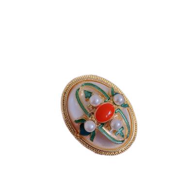 China Gold Plated 18K Gold Plated Alloy Imitation Pearl Inlaid Epoxy Resin Women's Brooch for sale