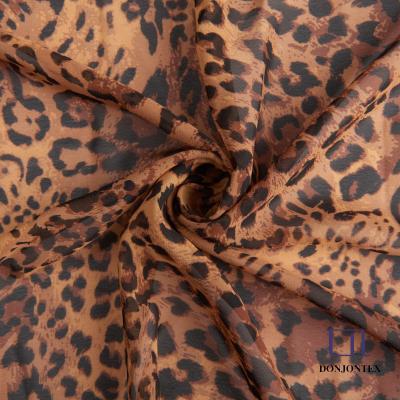 China Anti-static high quality fabric soft 100% polyester leopard printed crepe chiffon fabric for hijab, abaya and dress for sale