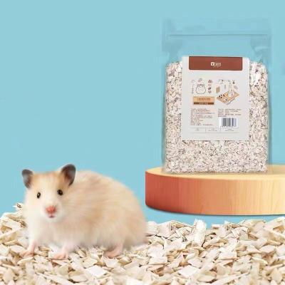 China Small Aspen Paper Pet Viable Animal Bedding Dust Proof Hamster Sawdust Absorb Water Deodorize Soft Fluffy Colorful Pet Paper Bed for sale