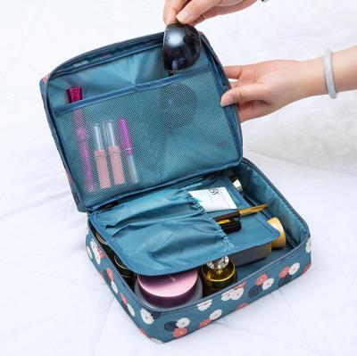 China Fashion Custom Wholesale New Design Waterproof Travel Make Up Bag Colorful Organizer Cosmetic Bag for sale