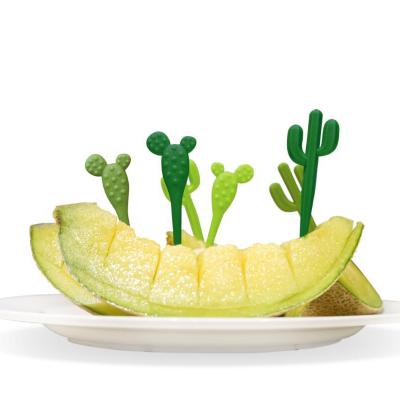 China Disposable Eco Friendly Plastic Bento Pick Green Color Cactus Fruit Picks For Kids Bento Or Party for sale