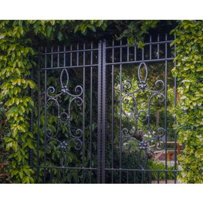 China Modern Factory Wholesale Iron Gate Wrought Iron Fence Fence Panel Cheap Iron Fence for sale