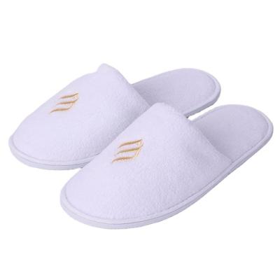 China Cheap Price Custom Comfortable Soft Comfortable Embroidered Logo Coral Fleece Men Disposable Hotel Slipper Stock Lot In China for sale